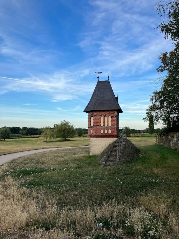 "Ferienwohnung Am Schloss" - Ferienwohnung Mit Blick Auf Das Barbyer Schloss, 5 Gehminuten Bis Zur Elbe Kültér fotó