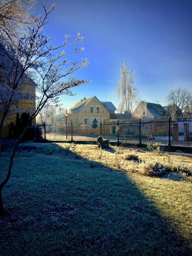 "Ferienwohnung Am Schloss" - Ferienwohnung Mit Blick Auf Das Barbyer Schloss, 5 Gehminuten Bis Zur Elbe Kültér fotó